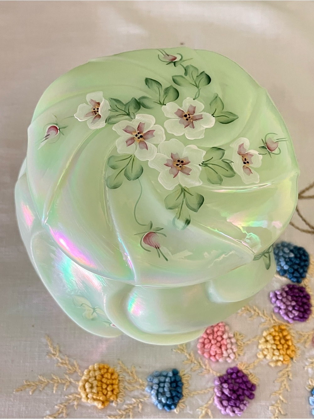 Exquisite Vintage Fenton Art Glass Wave Crest covered candy box